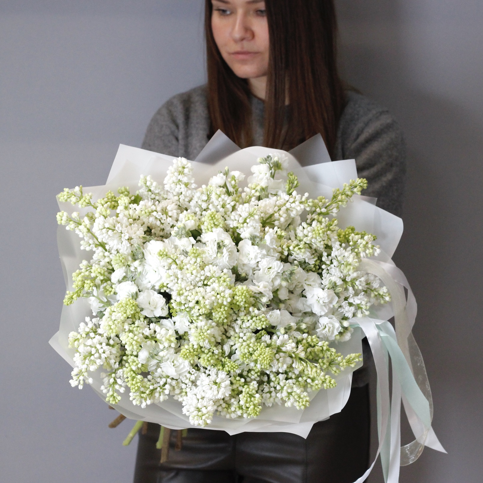 Букет из сирени и маттиолы