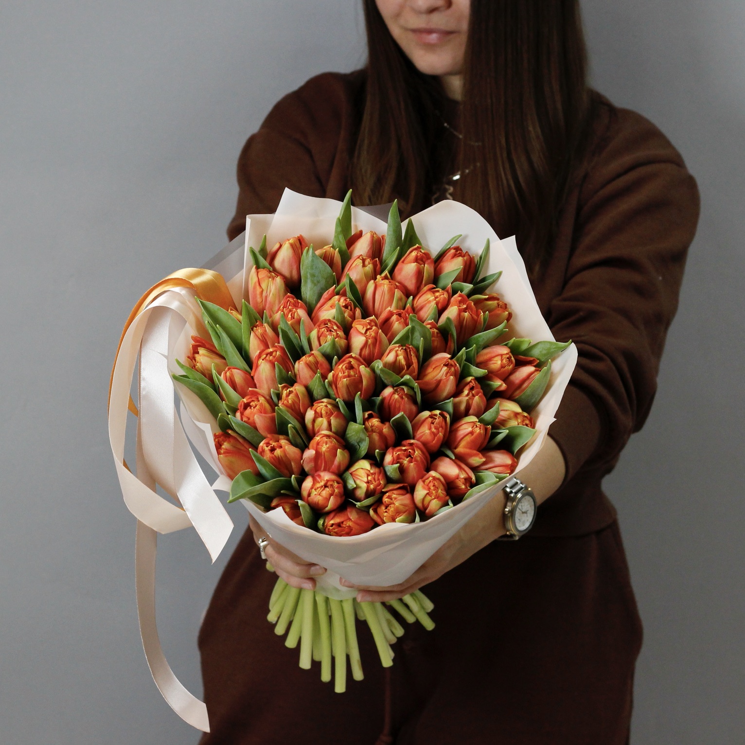 Пионовидные оранжевые тюльпаны