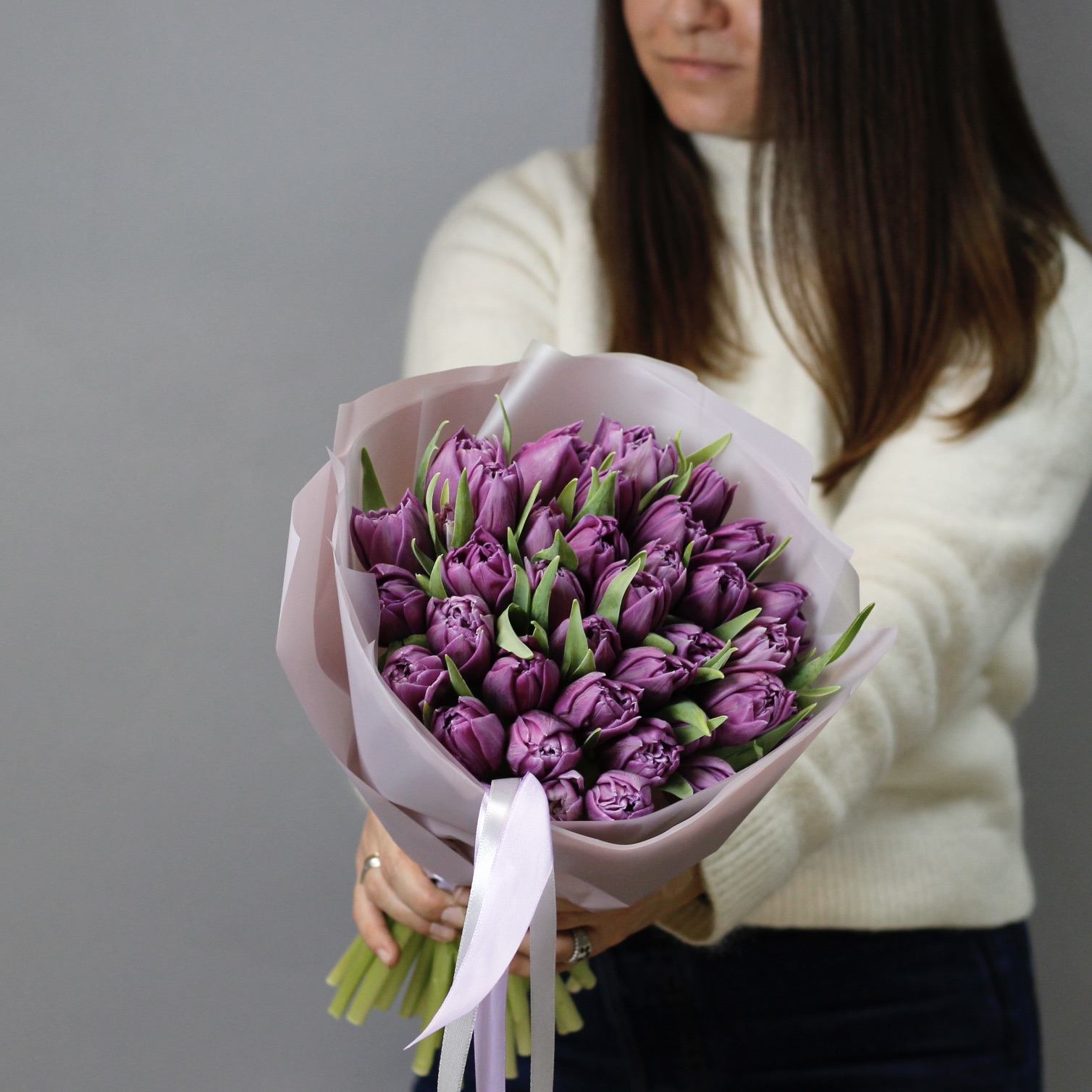 Пионовидные лиловые тюльпаны