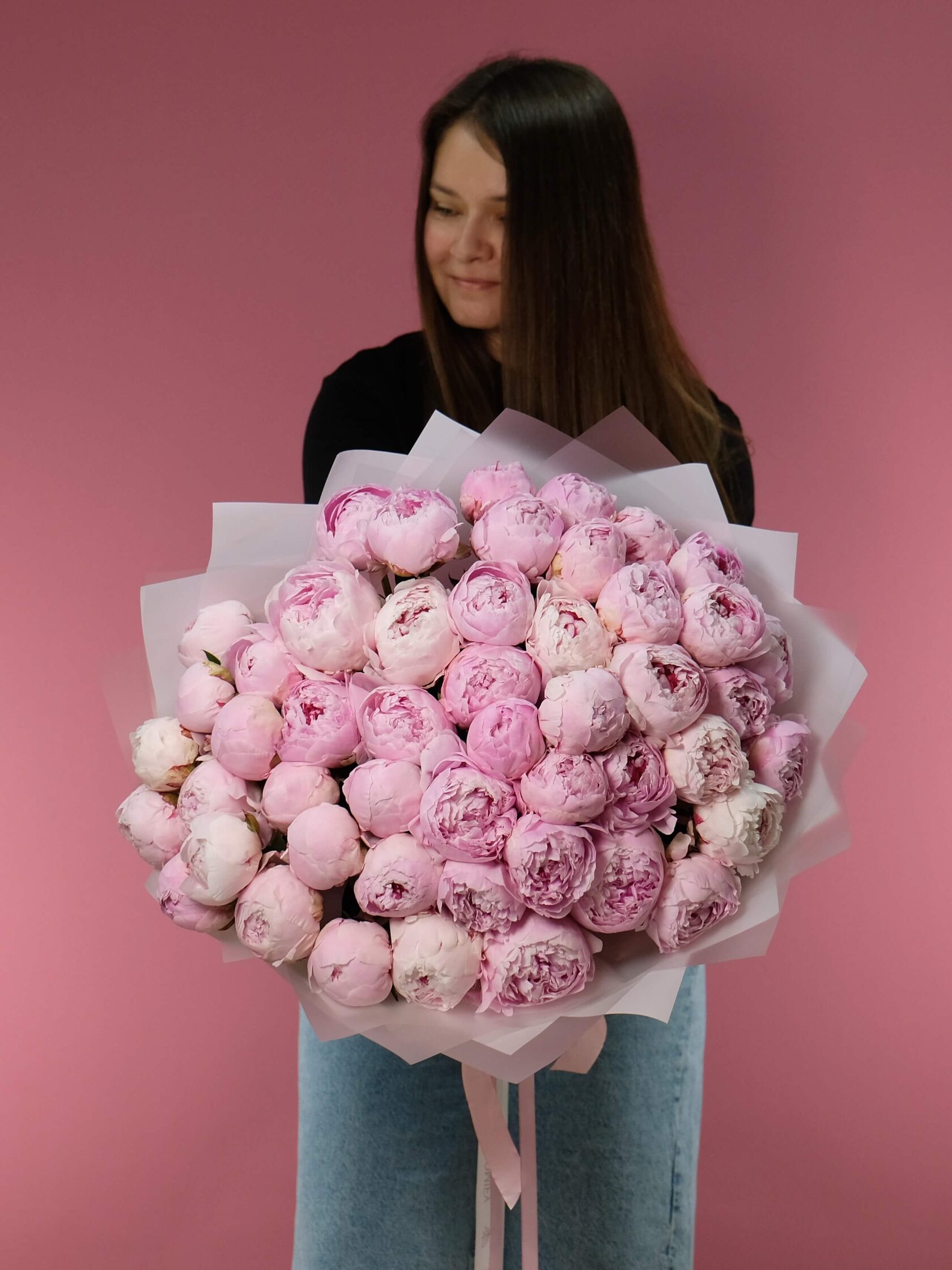 Нежно-розовые пионы