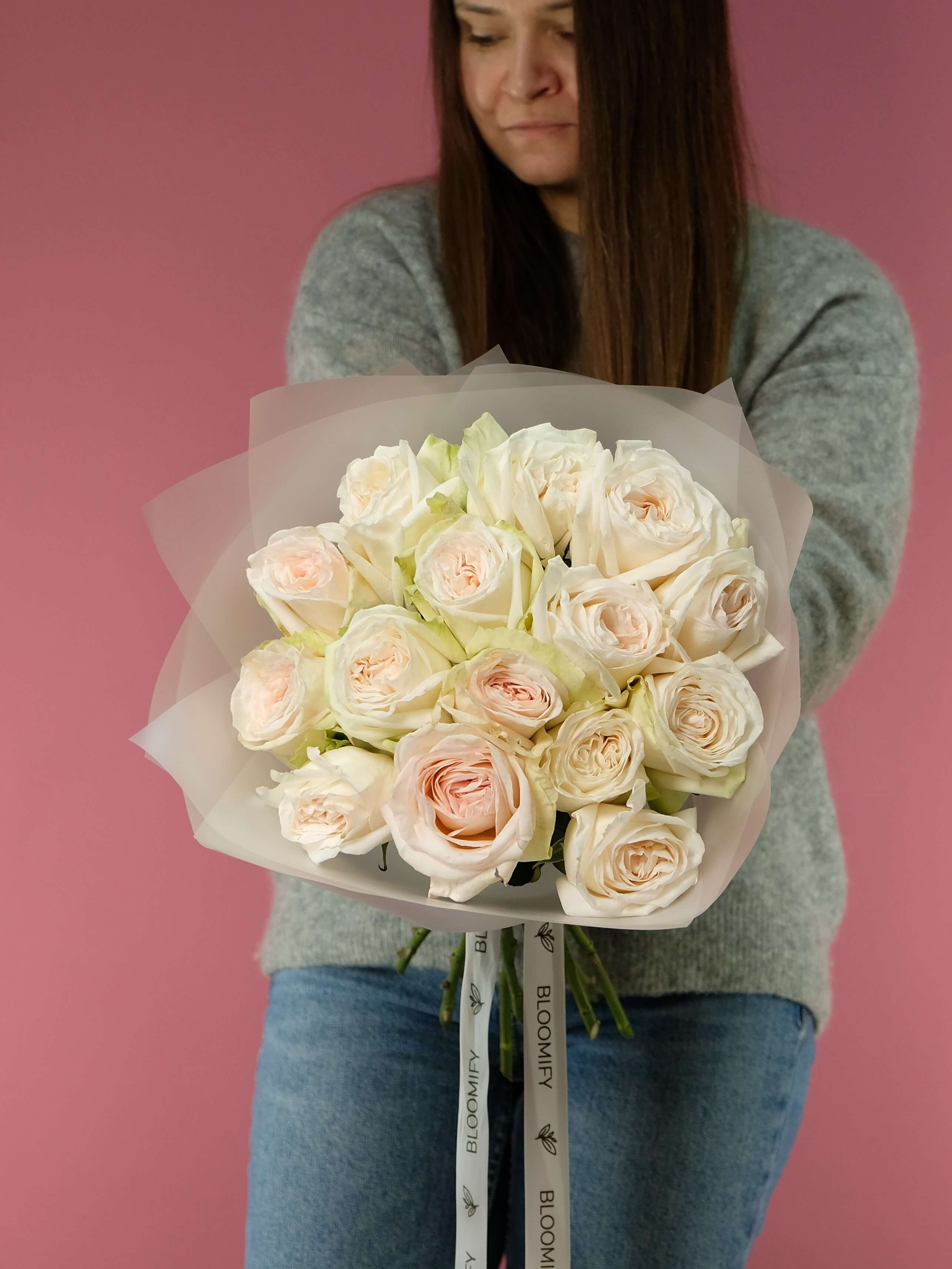 Пионовидные розы Вайт Охара