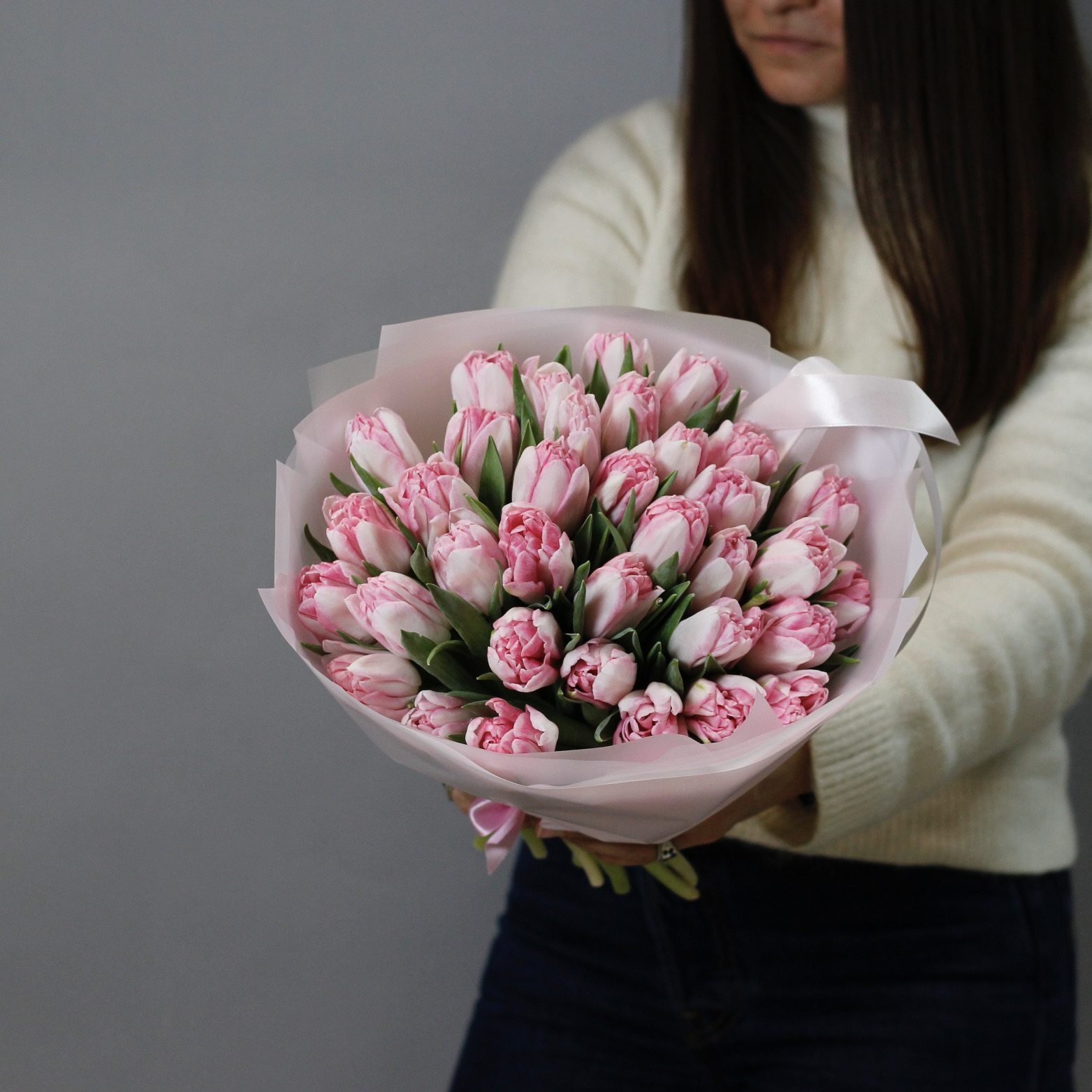 Пионовидные нежно-розовые тюльпаны Фокстрот