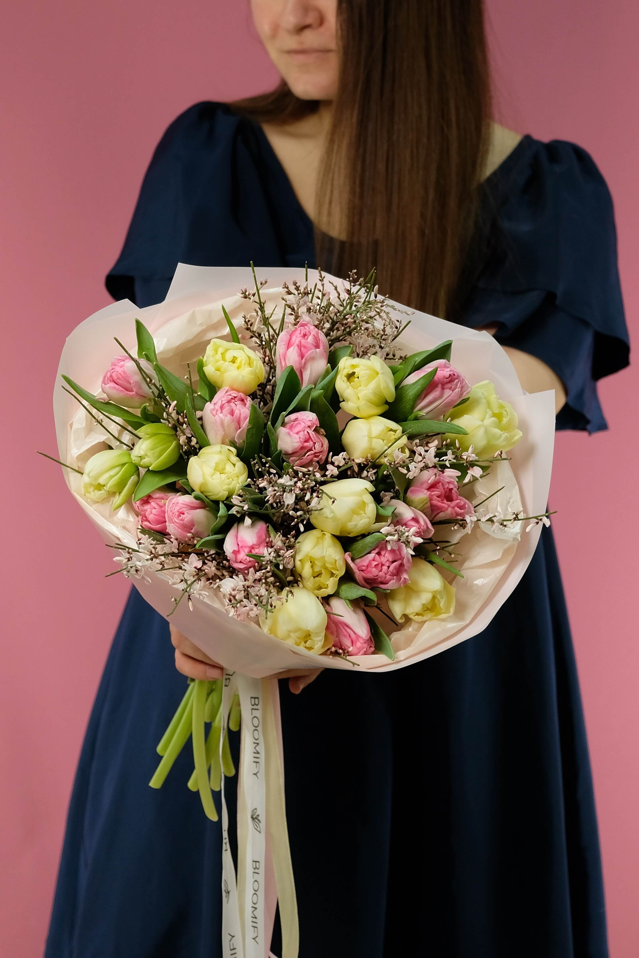 Тюльпаны Микс и гениста