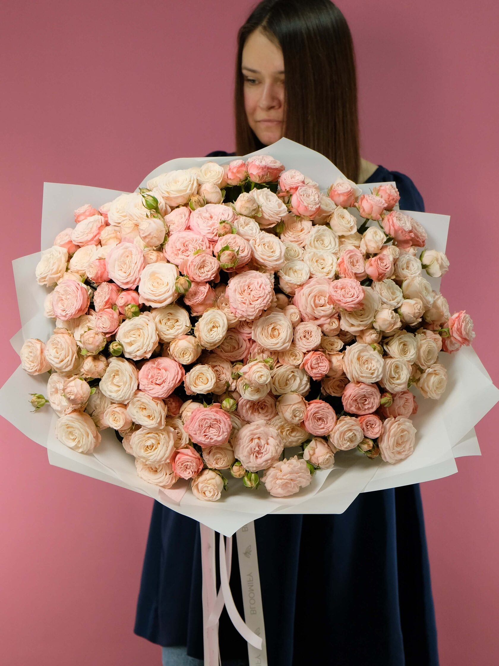 Кустовые пионовидные розы Бомбастик