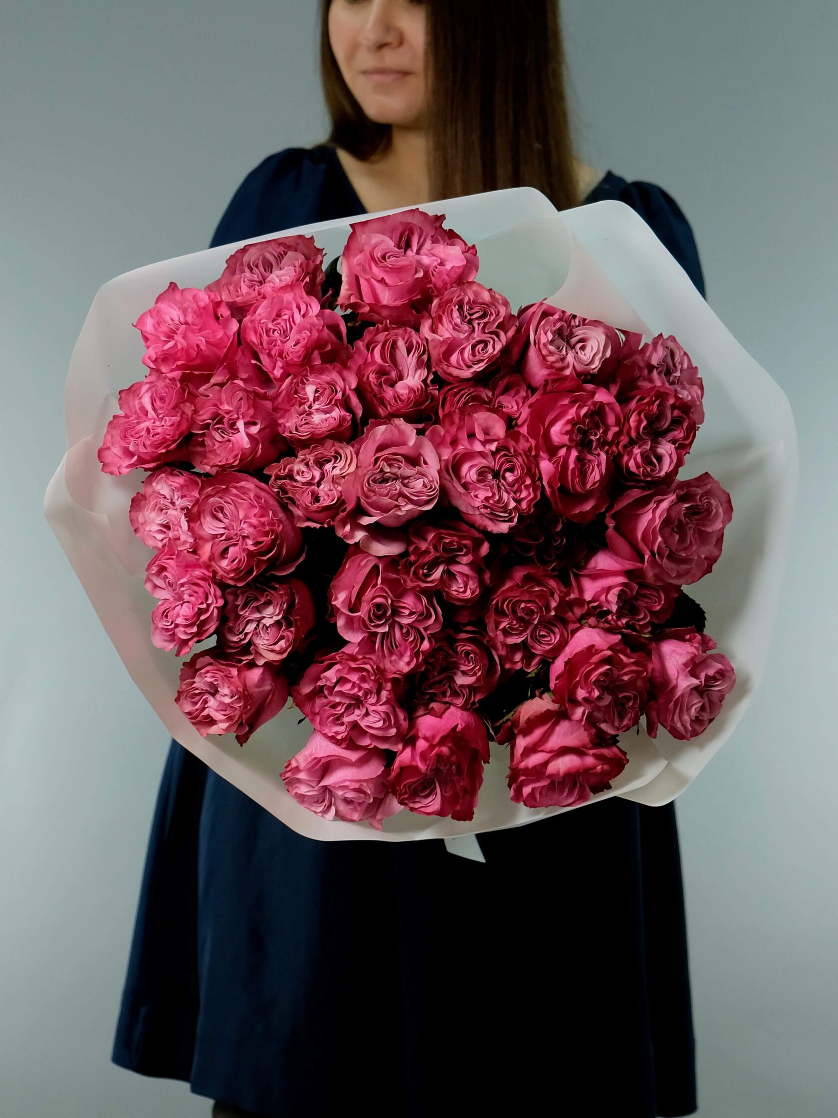 Пионовидные розы Кантри Блюз