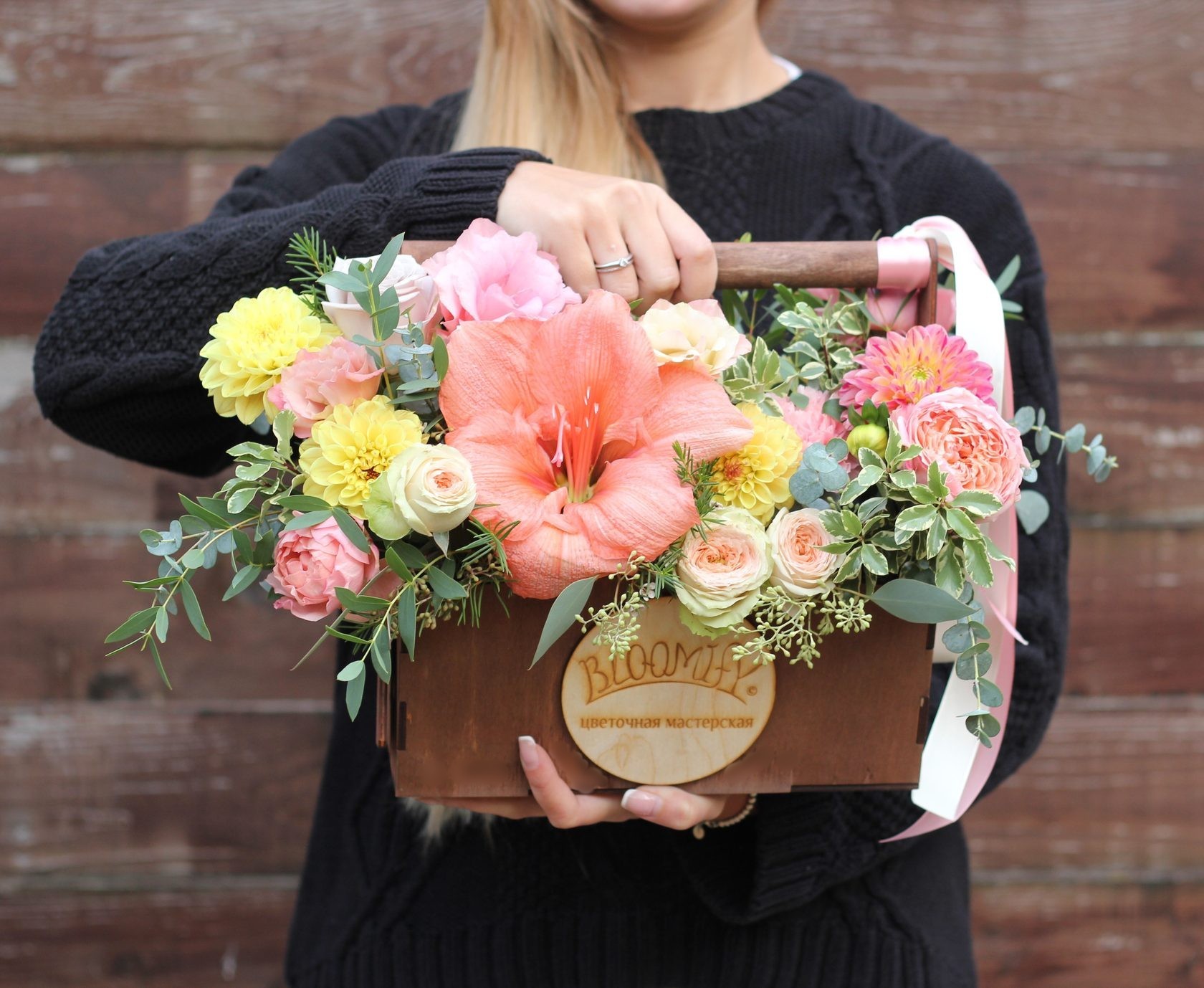 Композиция в коралловой гамме