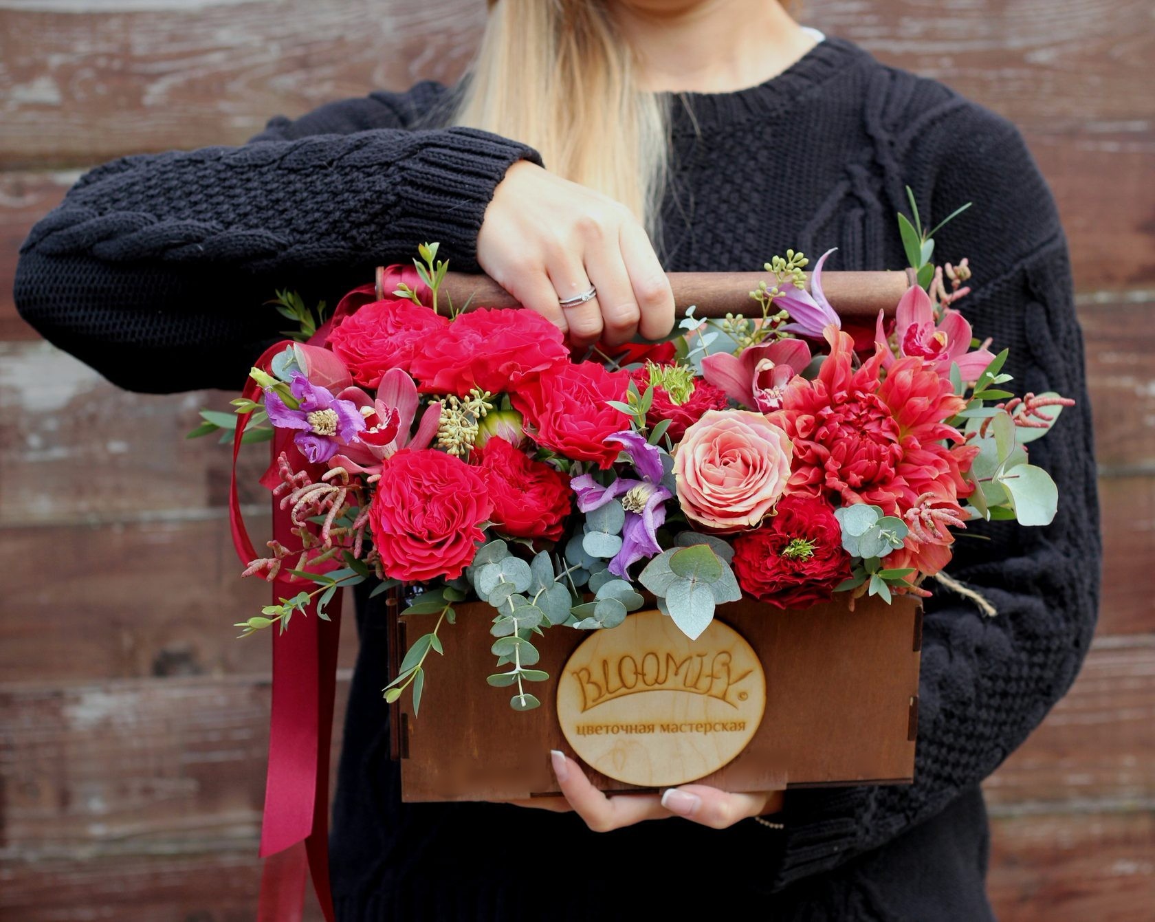 Композиция в алой гамме