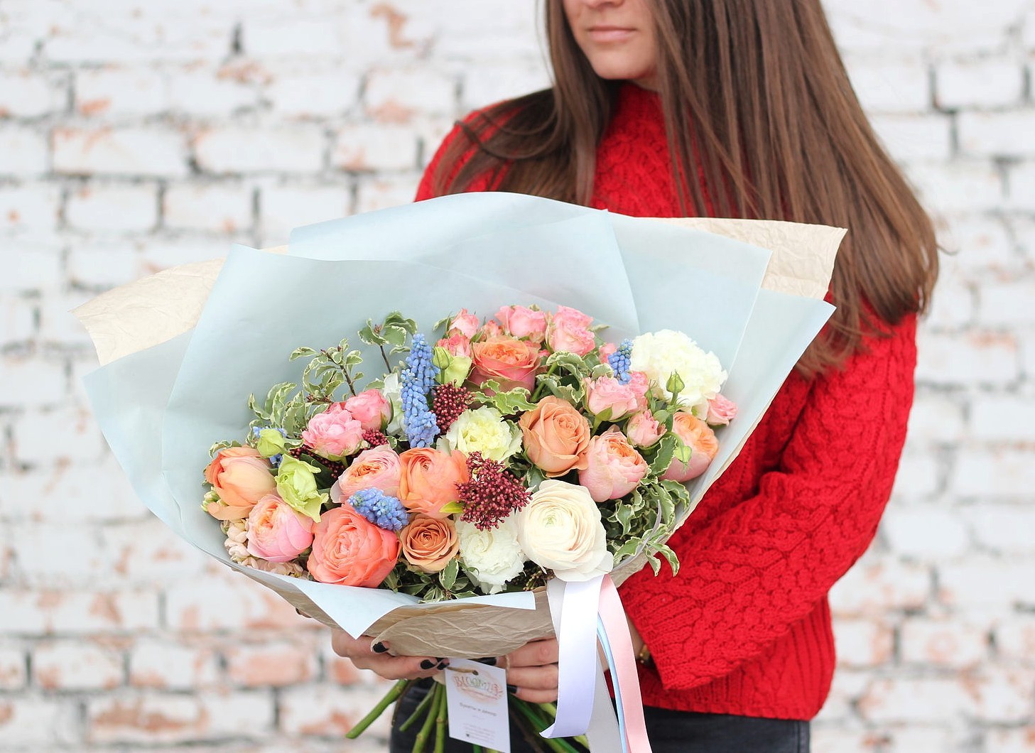 Букет с розами Капучино и мускари