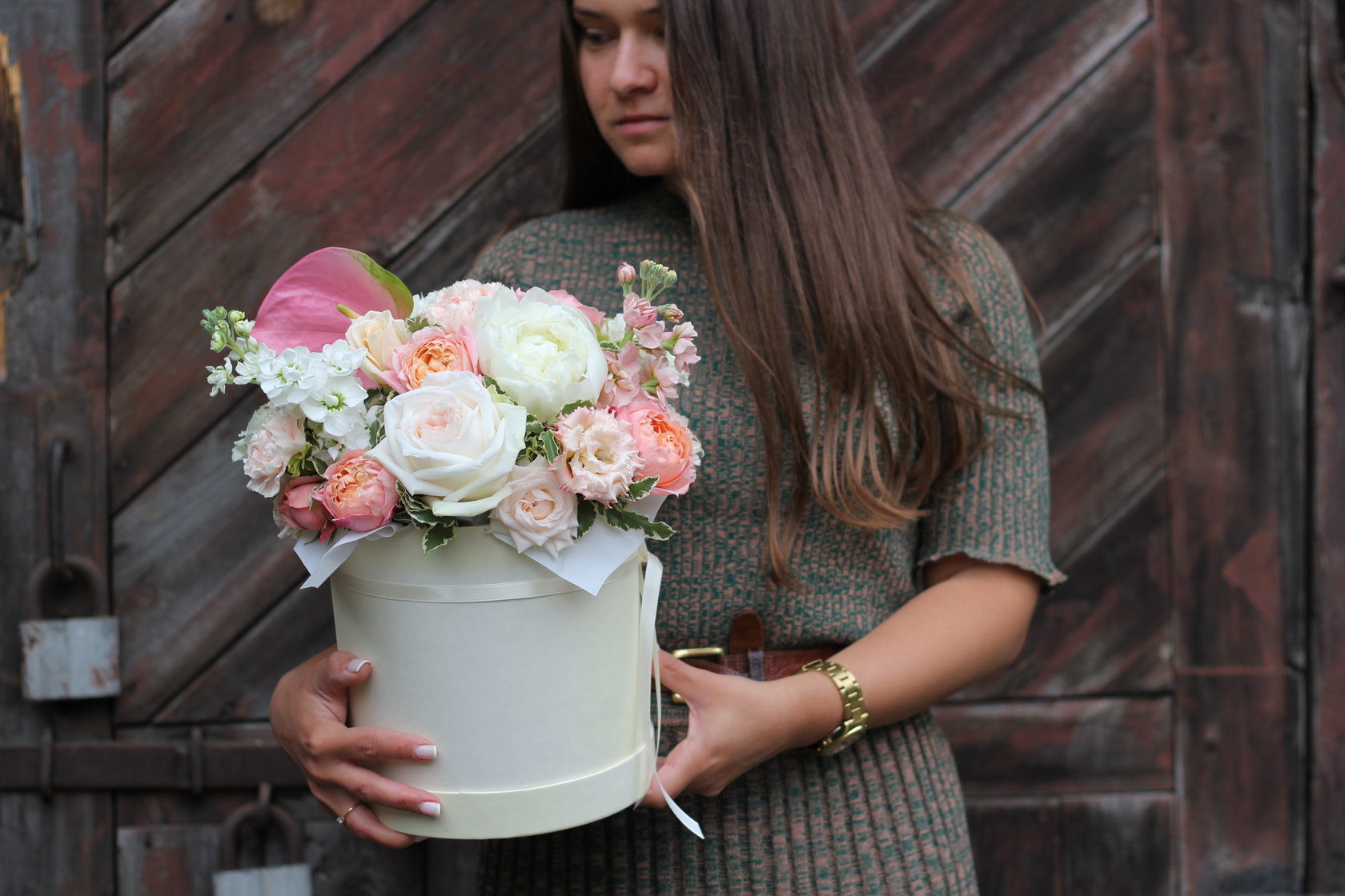 Нежная композиция в шляпной коробке