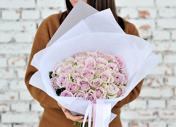 Нежно-лиловые розочки сорта Монинг Дью