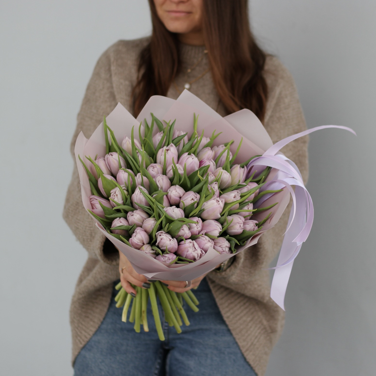 Пионовидные нежно-лиловые тюльпаны