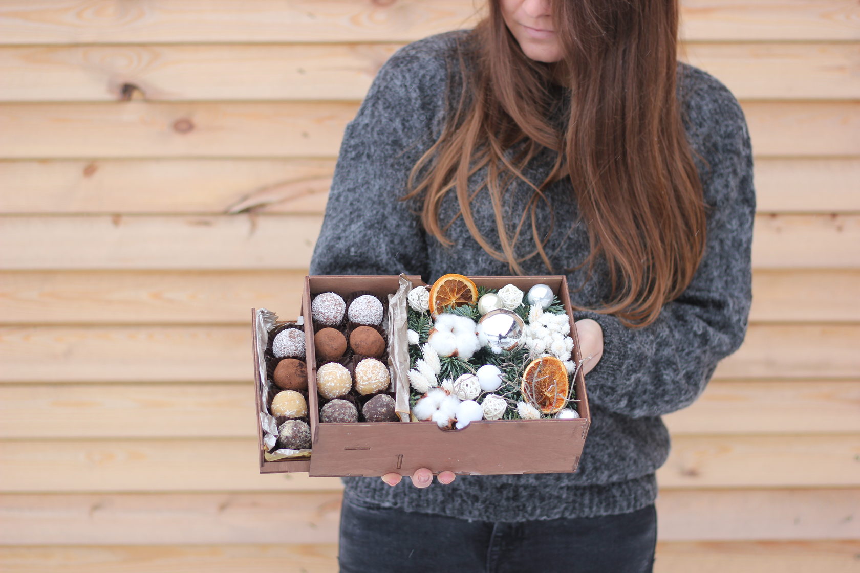 Зимняя композиция с конфетами