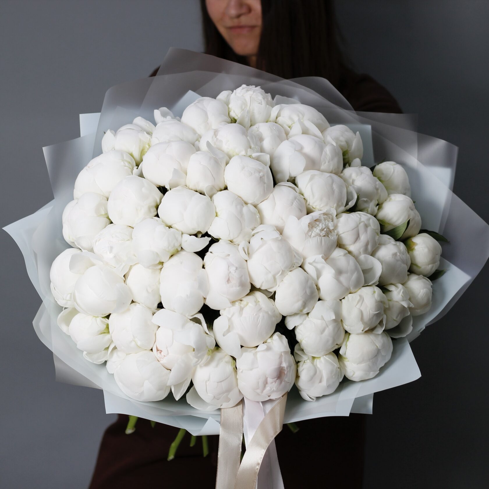 Белые пионы