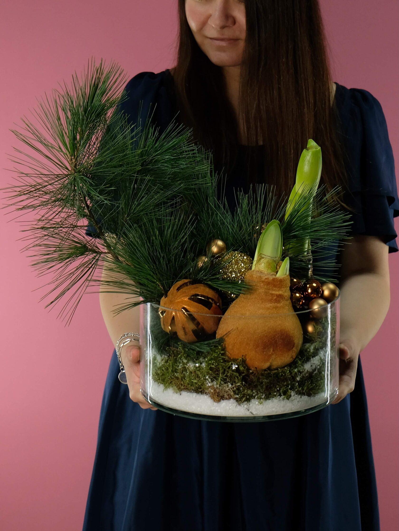 Нежная композиция с амариллисом